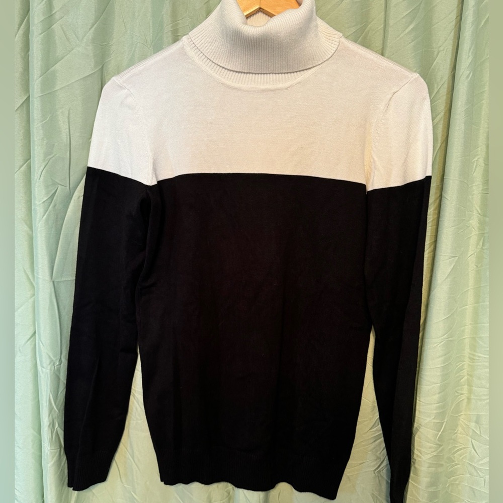 Calvin Klein Women’s Block Turtleneck Sweater Size Small